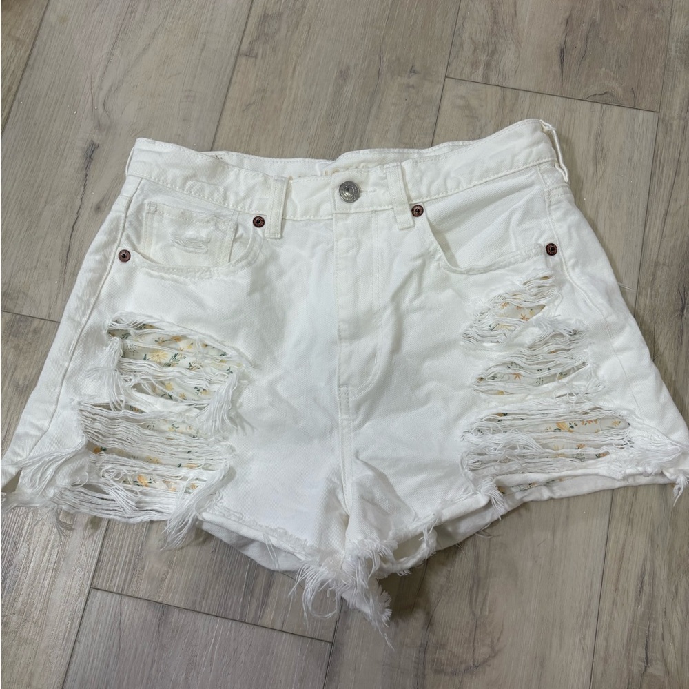 American Eagle Mon Short White Distressed Denim Shorts
